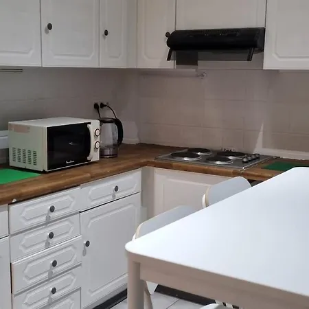 Worker's - 2 Bedrooms & Court Yard - Smooth Apartamento