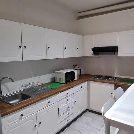 Worker's - 2 Bedrooms & Court Yard - Smooth Apartamento *