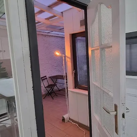 Worker's - 2 Bedrooms & Court Yard - Smooth *