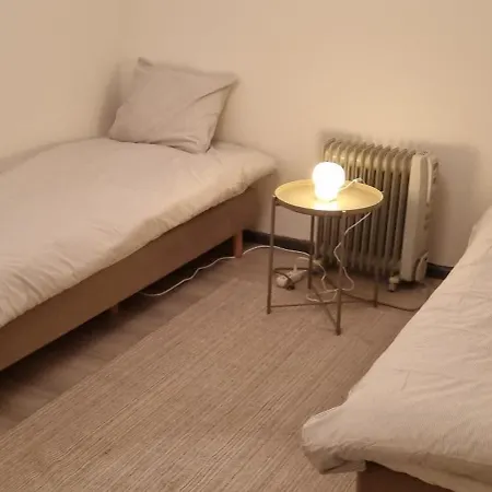 Worker's - 2 Bedrooms & Court Yard - Smooth